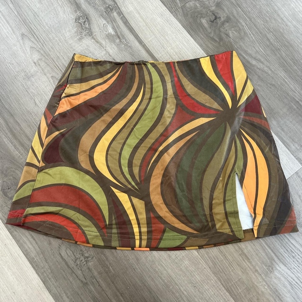 Princess Polly abstract print mini skirt, brand new with tag! Size US 2
